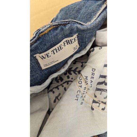 WE THE FREE Dreammaker Mid Rise Bootcut Cargo Faded Light Wash Size 30 Jeans - Picture 3 of 7